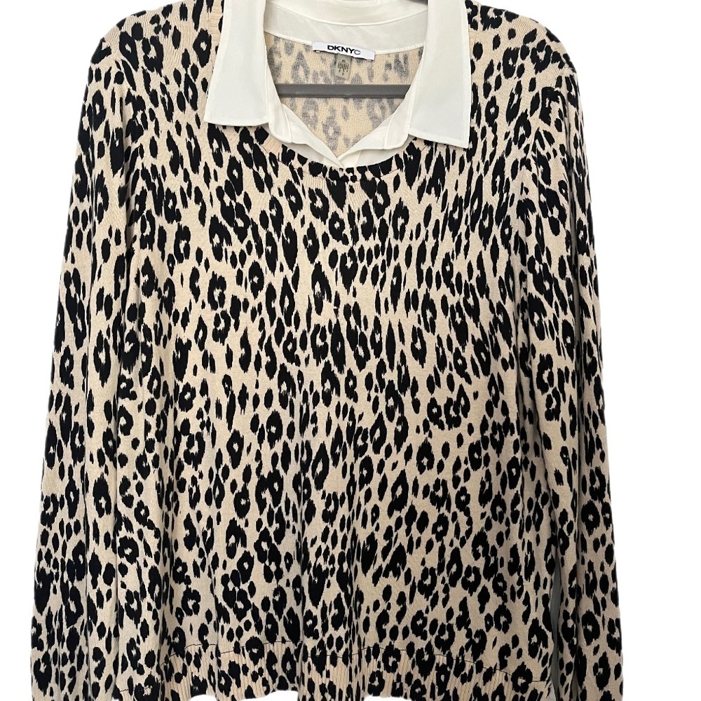 DKNYC Animal Print faux blouse minimalist contemporary office workwear popover T